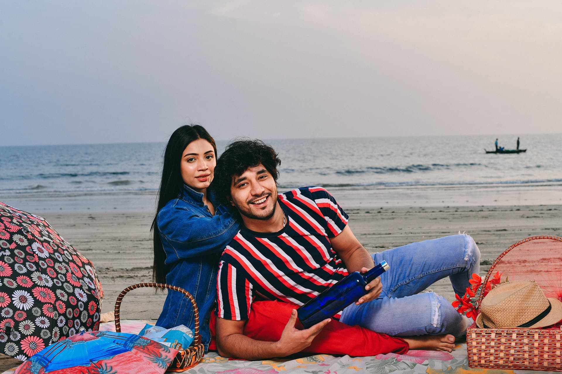 Happy couple on a picnic